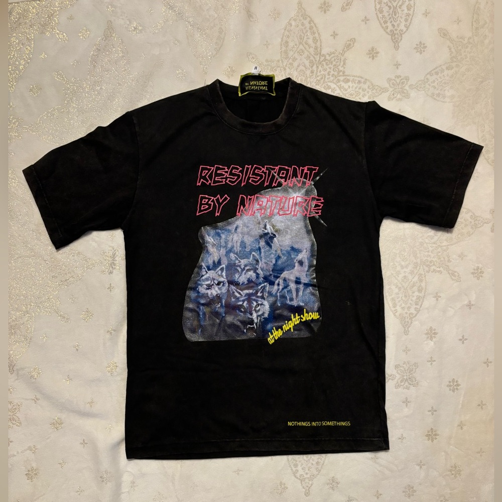 Resistant by Nature M oversize Wolves T-Shirt